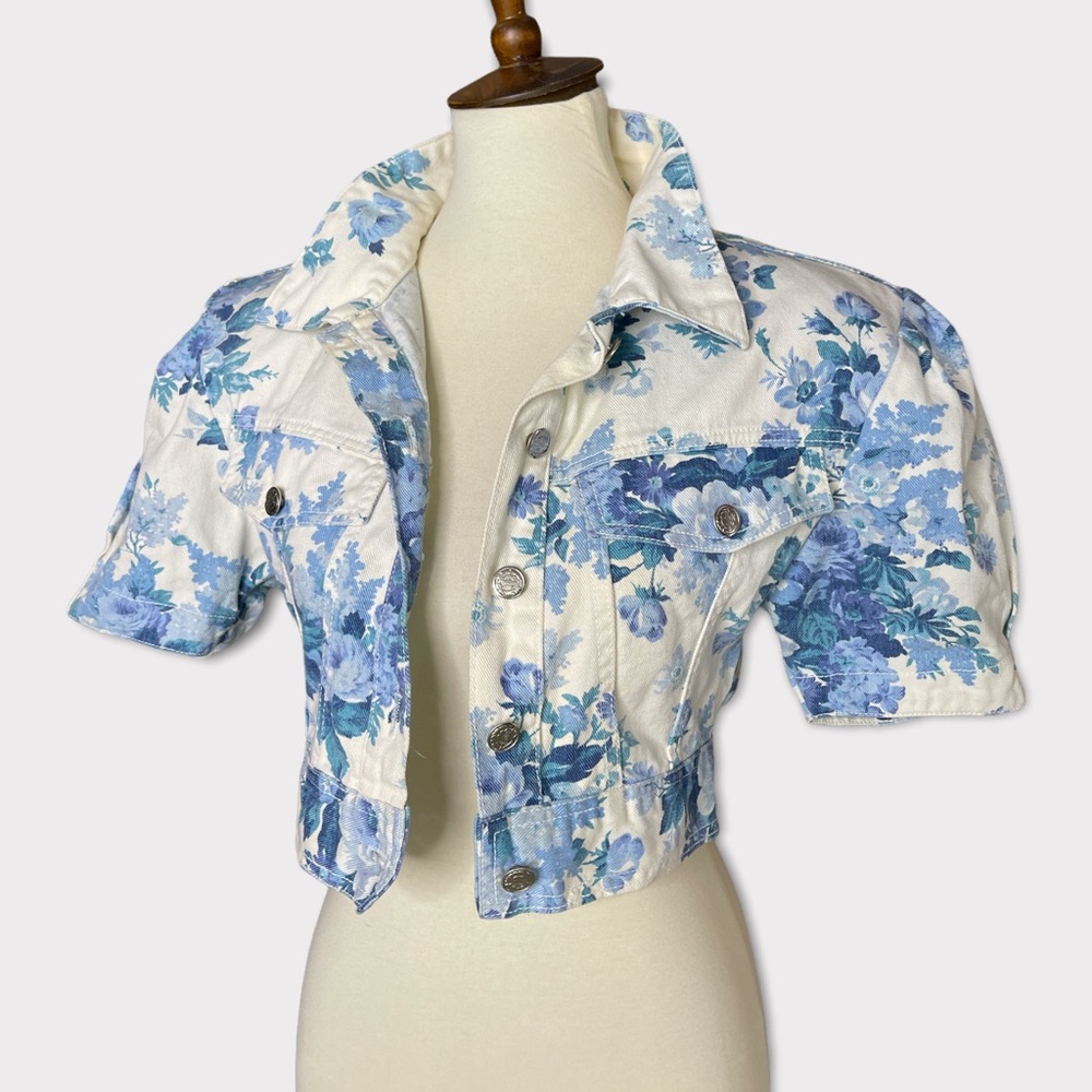 Vintage quarter sleeve denim jacket.